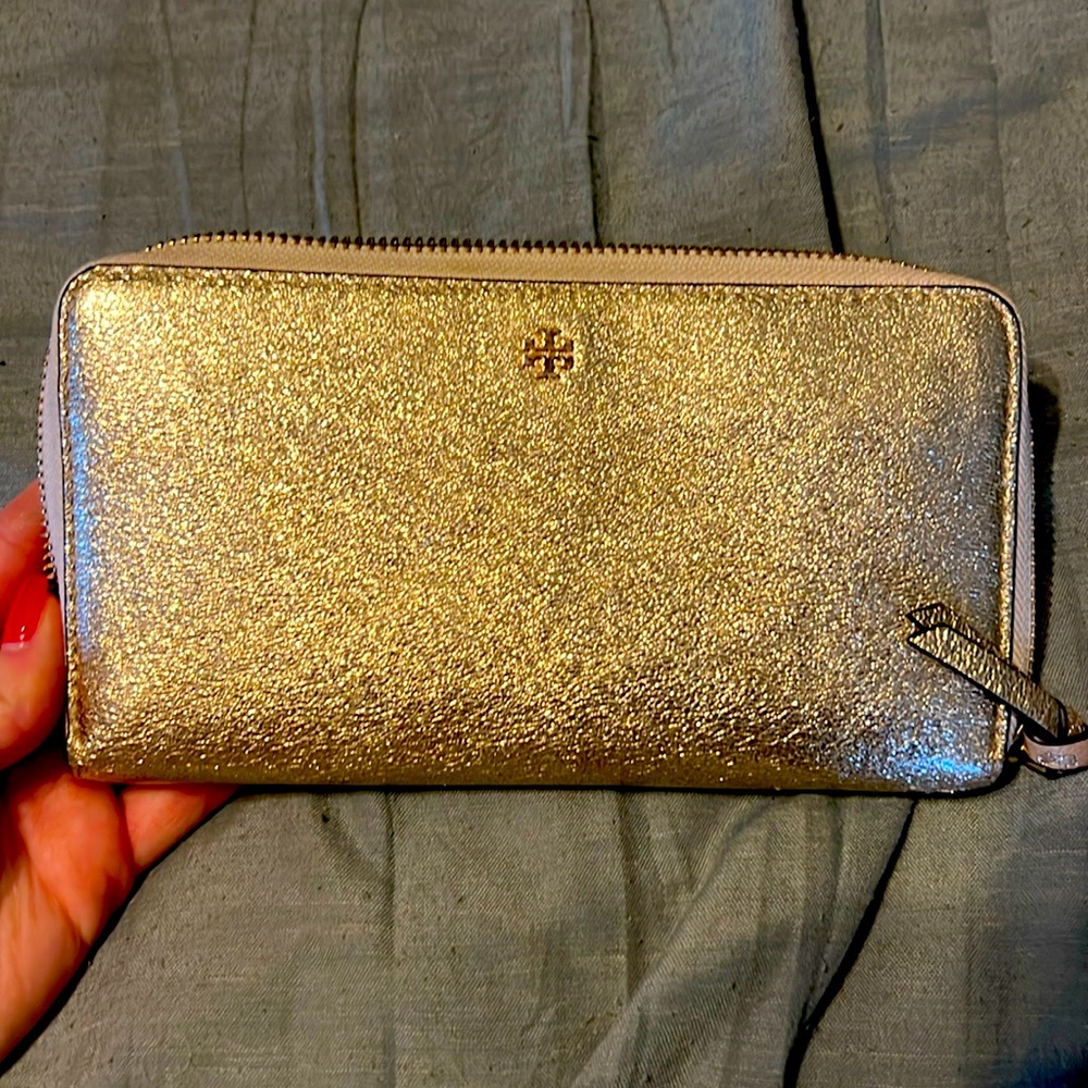 Tory Burch zip up walllet